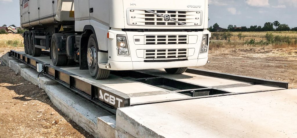 camion in timpul cantaririi